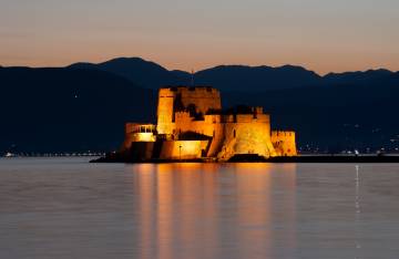 Ναύπλιο - Η γοητευτική πόλη της Πελοποννήσου