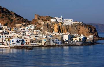 Νίσυρος - Το νησί που σμιλεύτηκε από μαύρη λάβα και άσπρη ελαφόπετρα